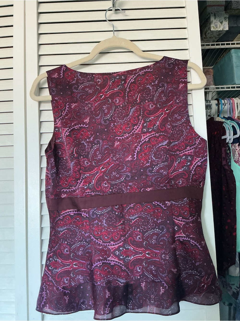 Ann Taylor LOFT Burgundy and Pink Paisley V-Neck Blouse - Picture 2 of 3